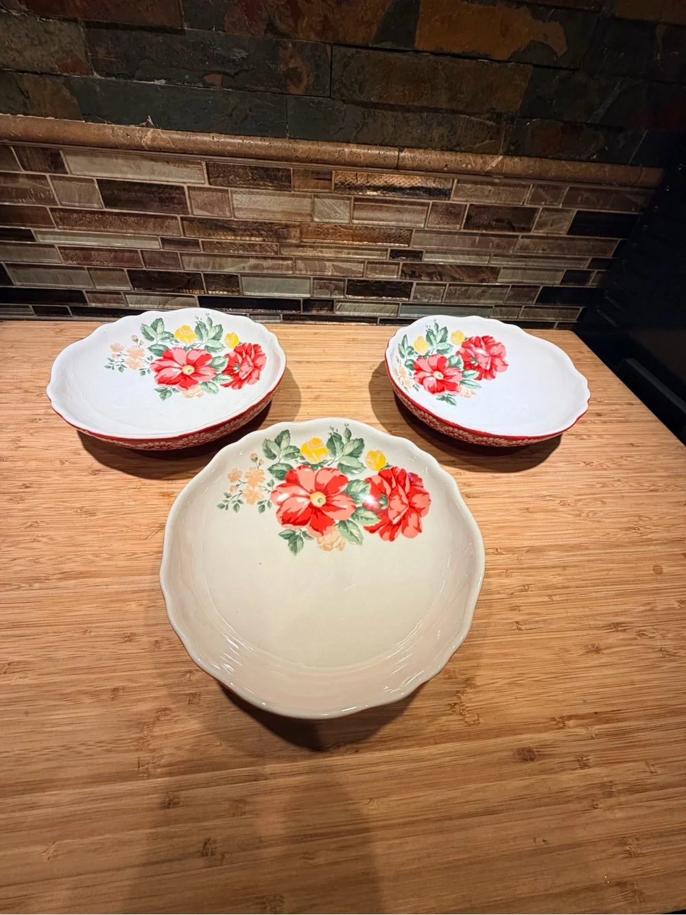 The Pioneer Woman Red Floral Scalloped Ceramic Bowls Set